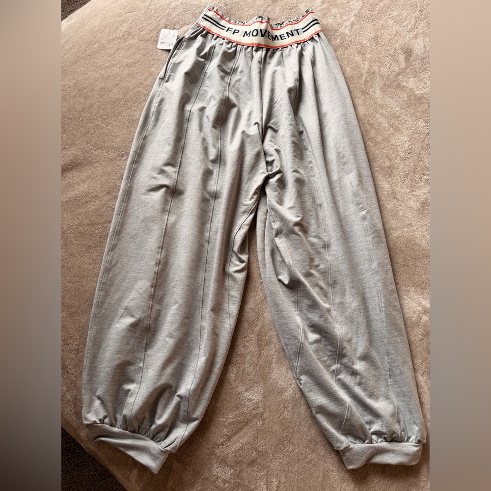 NWT Free People Movement Jumpstart Joggers in Heather grey - Picture 5 of 14